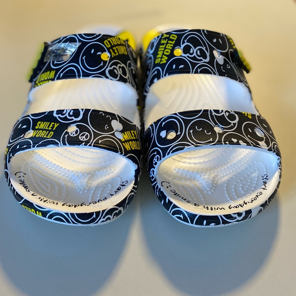 Crocs Limited Edition “Smiley World” Sandals, W size 7, M size 5